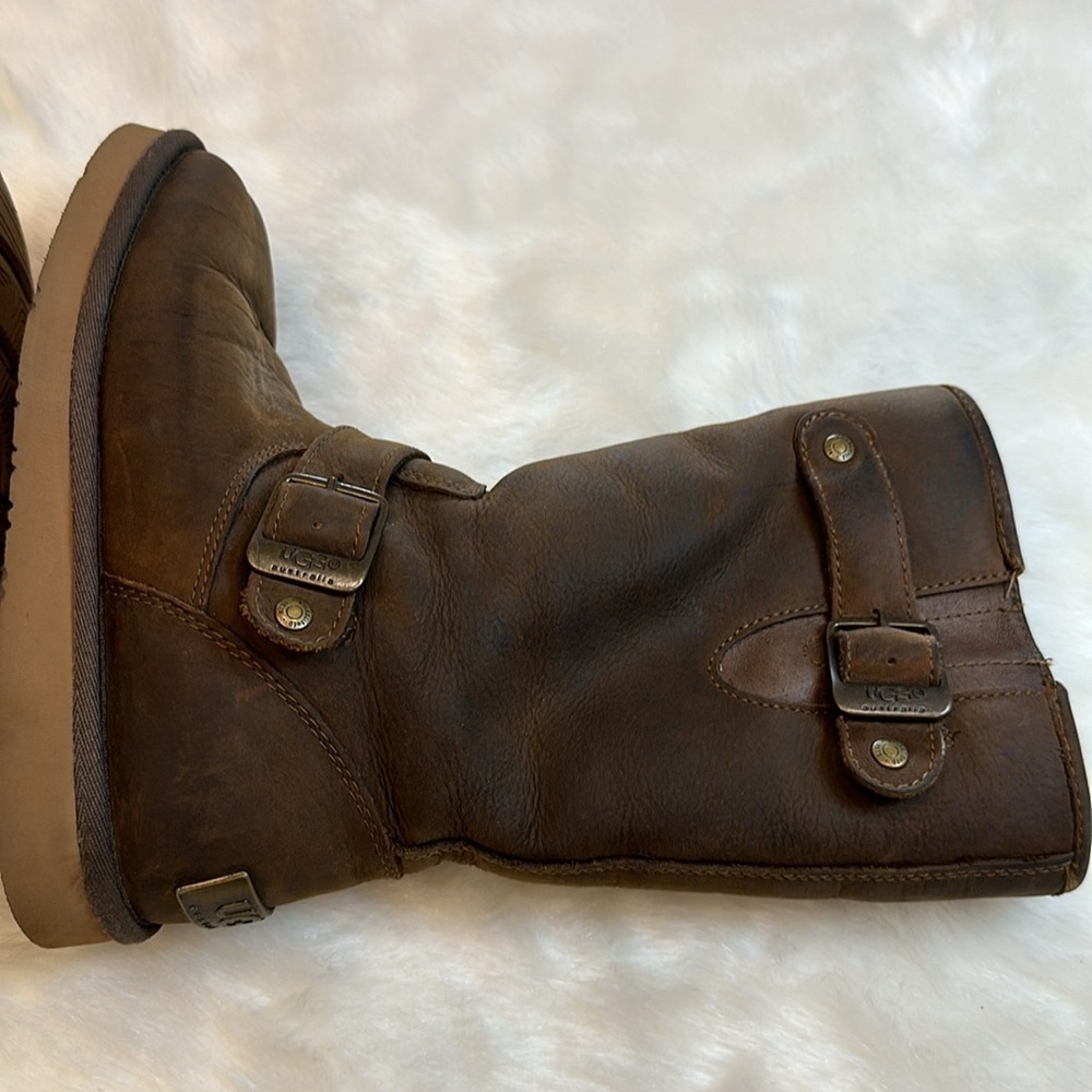 UGGs dark brown boot with a metal UGG Australia on back of boot size US 5 - Picture 5 of 14